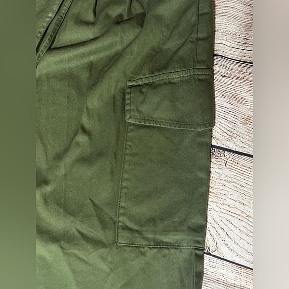 NWT Gap Cargos - Picture 6 of 11